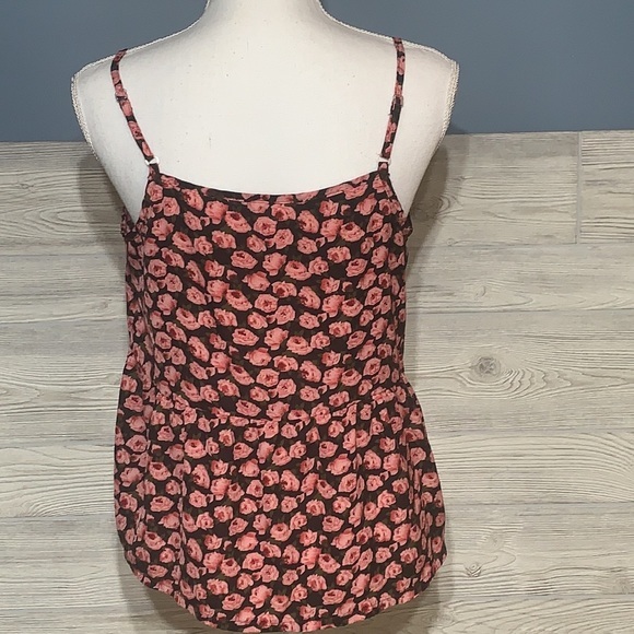 Silky feeling rose pattern ruffle bottom tank - Picture 3 of 6